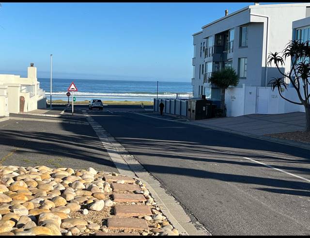 1 BEDROOM APARTMENT TO LET IN MELKBOSSTRAND CENTRAL